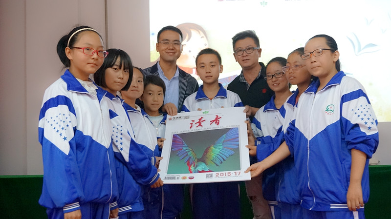 說明: 2<a href='/websupersearch.jhtml?keyword=請孩子讀本書'>請孩子讀本書</a>捐贈(zèng)儀式_副本.jpg