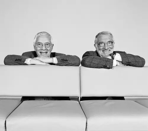 說(shuō)明: 02門(mén)迪尼兄弟.jpg