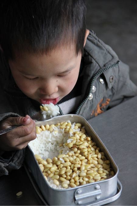 說(shuō)明: http://www.elegantliving.cn/UploadFile/images/news/2011/xueshengzaichihuangdoufan.jpg